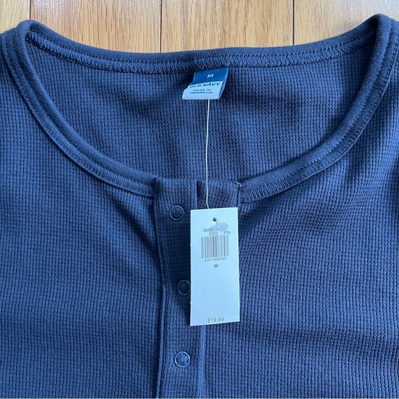 Old navy women’s short sleeve tee size M - Picture 2 of 3